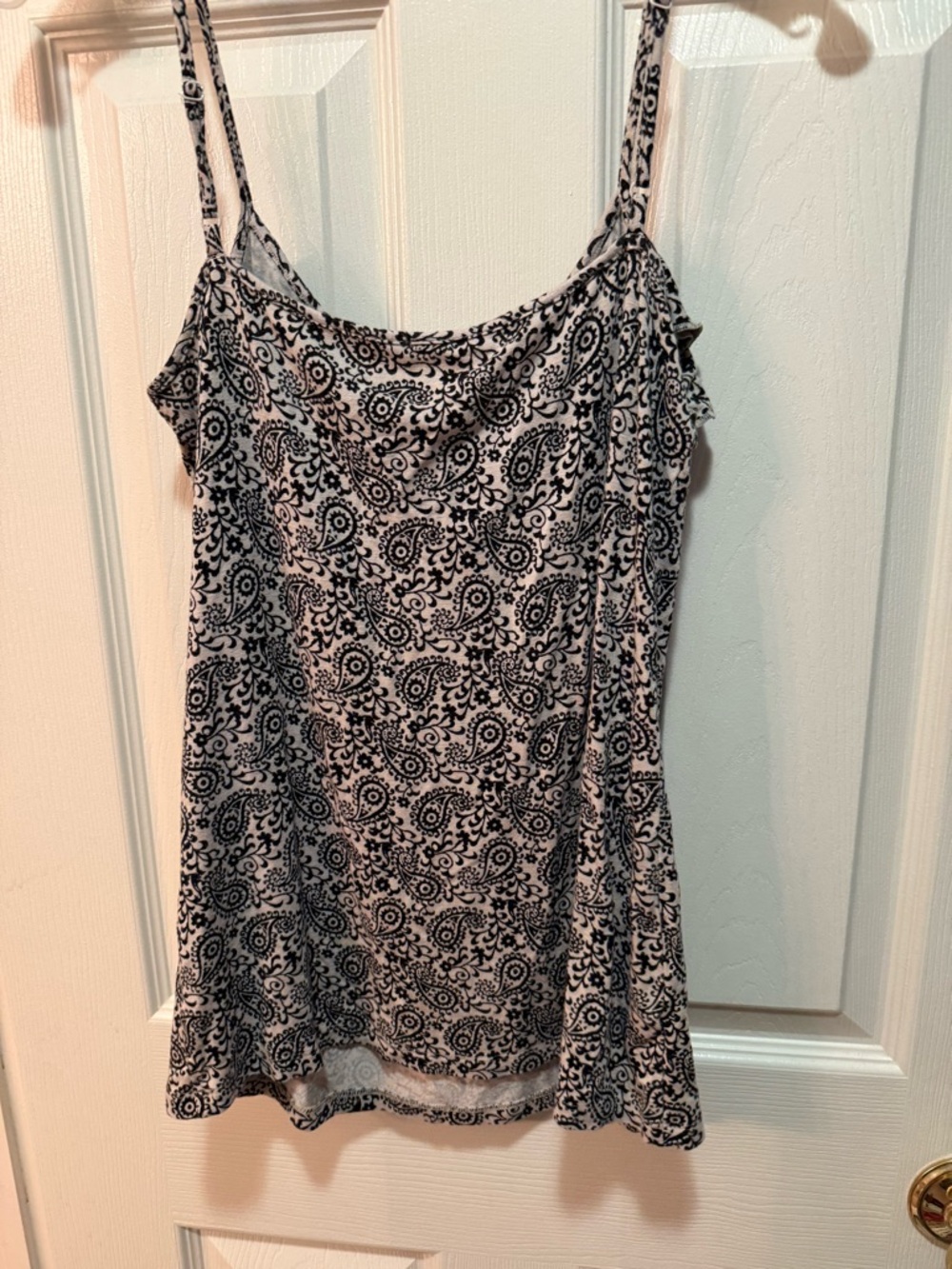 LOFT Ann Taylor Ruffled Adjustable  Strap tank top - Black & Off White Paisley M - Picture 4 of 4